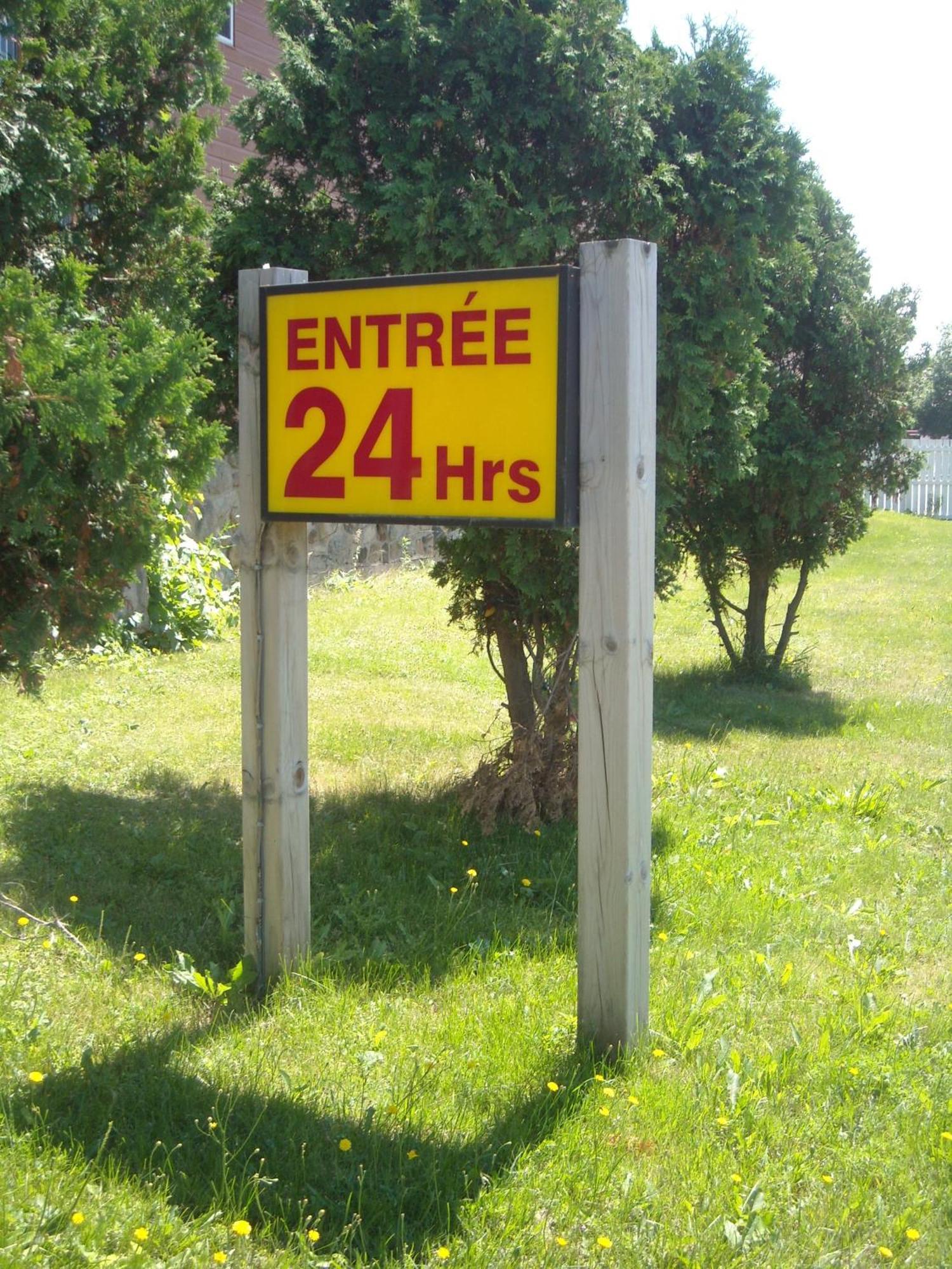 Motel Montreal Notre-Dame-de-l'Ile-Perrot ภายนอก รูปภาพ