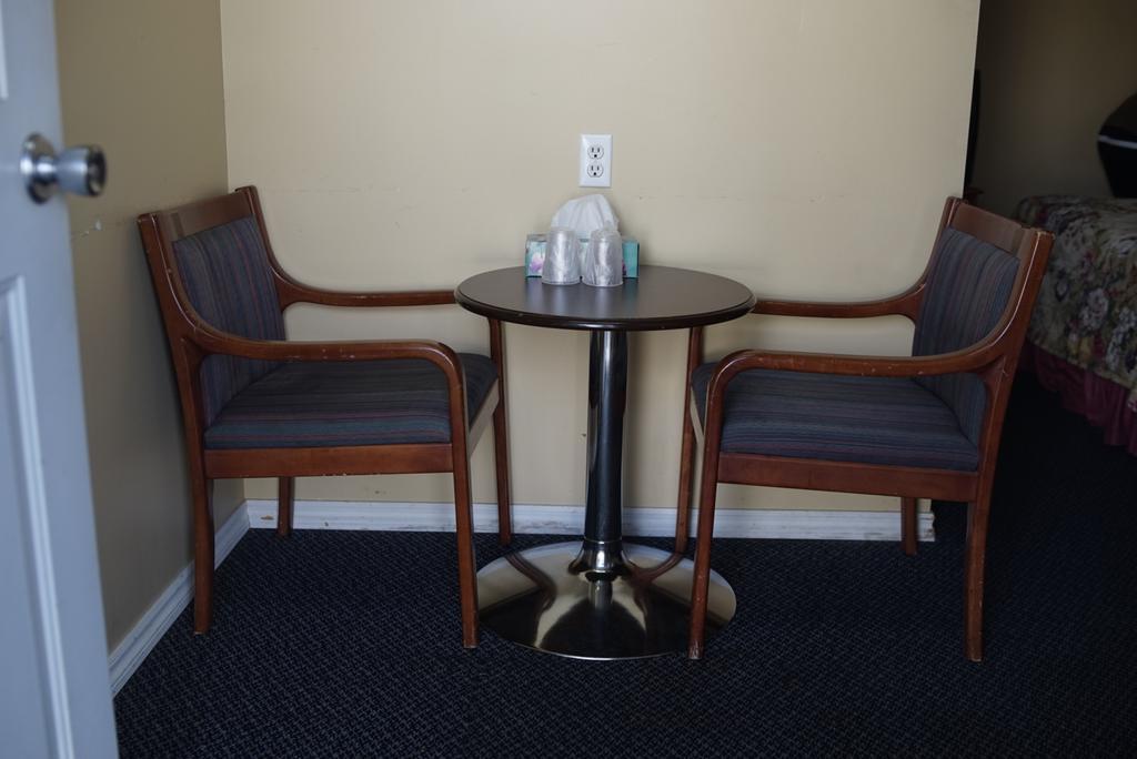 Motel Montreal Notre-Dame-de-l'Ile-Perrot ภายนอก รูปภาพ