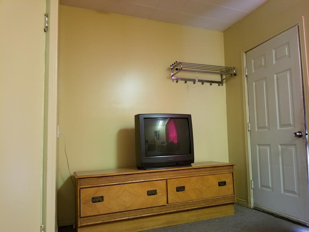 Motel Montreal Notre-Dame-de-l'Ile-Perrot ภายนอก รูปภาพ