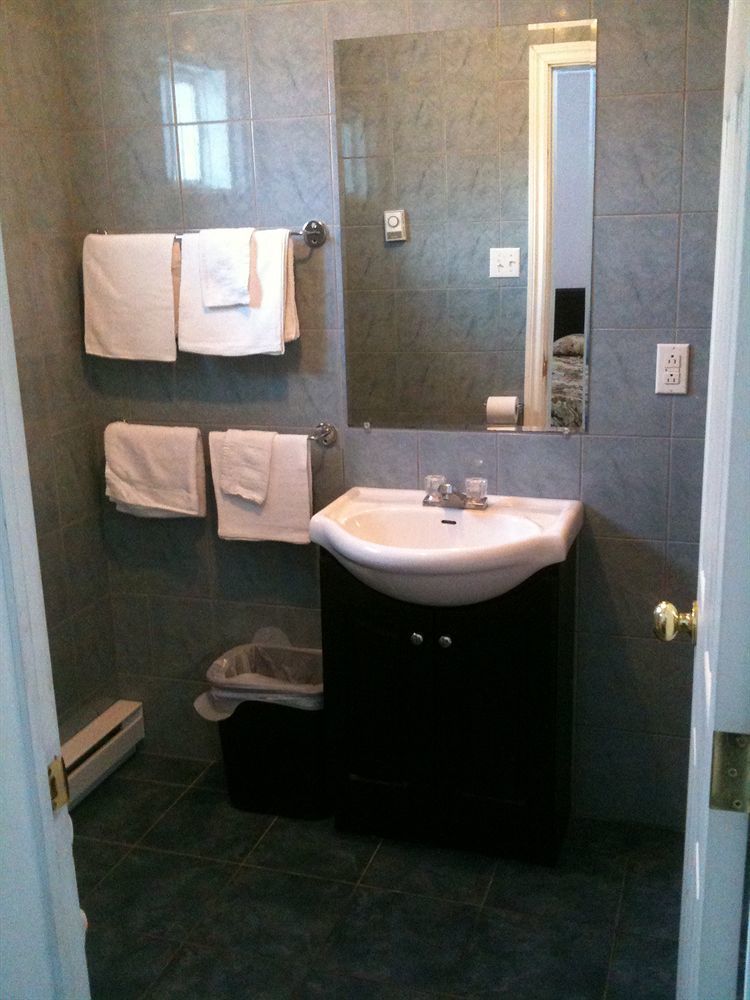 Motel Montreal Notre-Dame-de-l'Ile-Perrot ภายนอก รูปภาพ