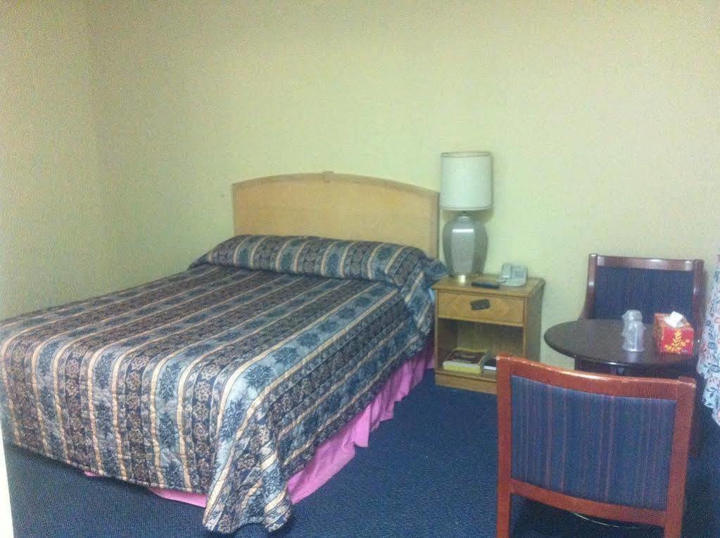 Motel Montreal Notre-Dame-de-l'Ile-Perrot ภายนอก รูปภาพ